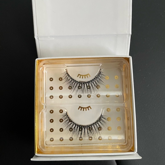 Lashes bundle - Picture 2 of 3